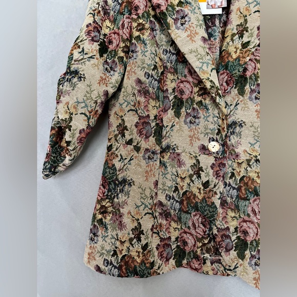 VINTAGE Floral Tapestry Blazer, Cinched Sleeves - Picture 10 of 10